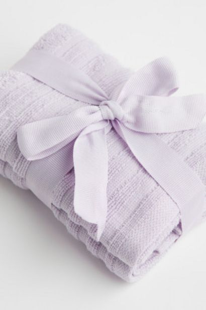 2-pack cotton guest towels offers at £4 in H&M
